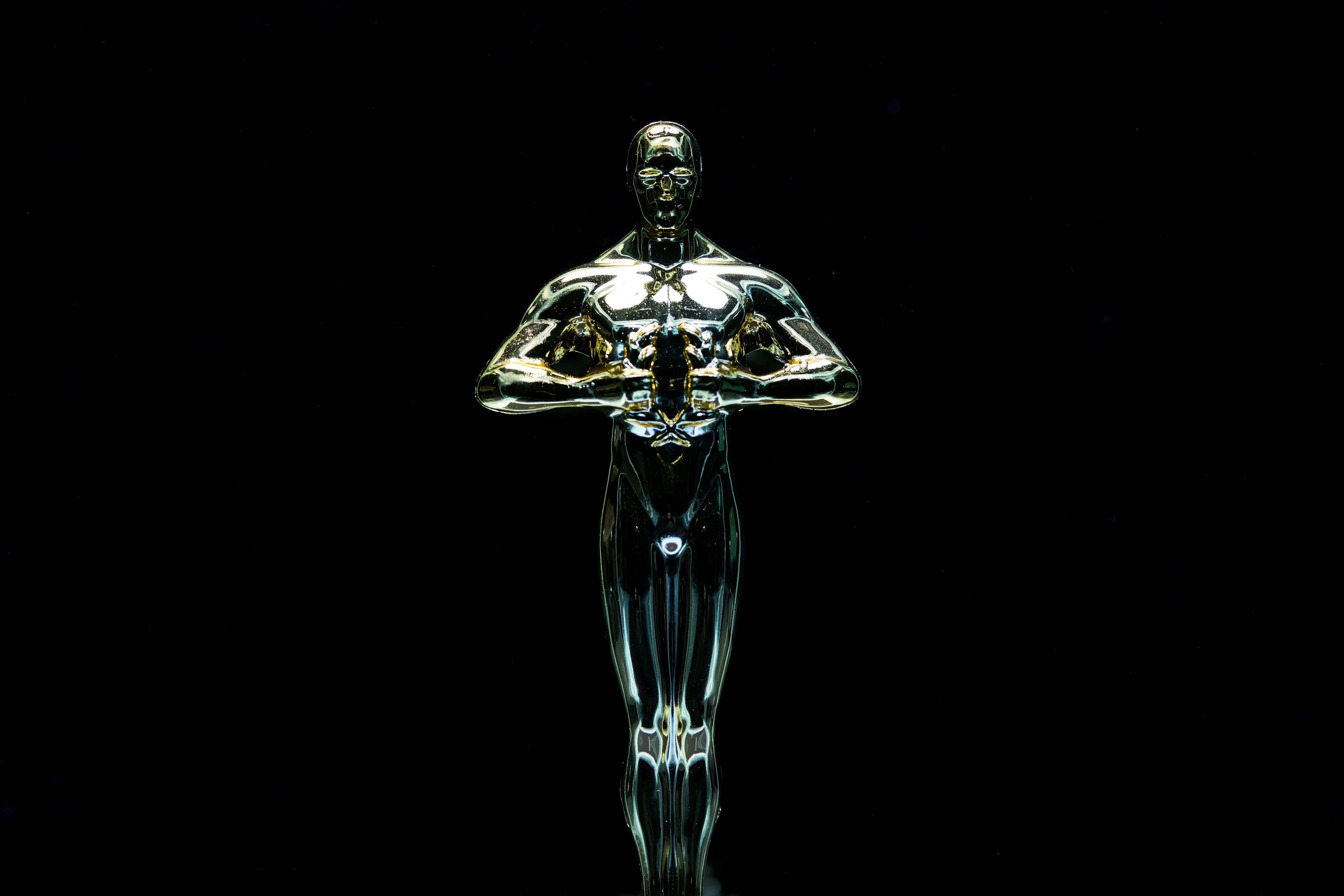 Oscar Statue